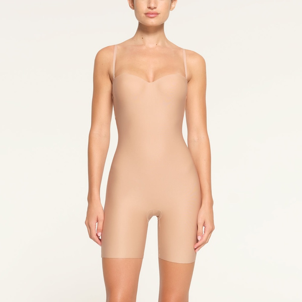 SKIMS BODY UNDERWIRE MID THIGH BODYSUIT in Clay NEW